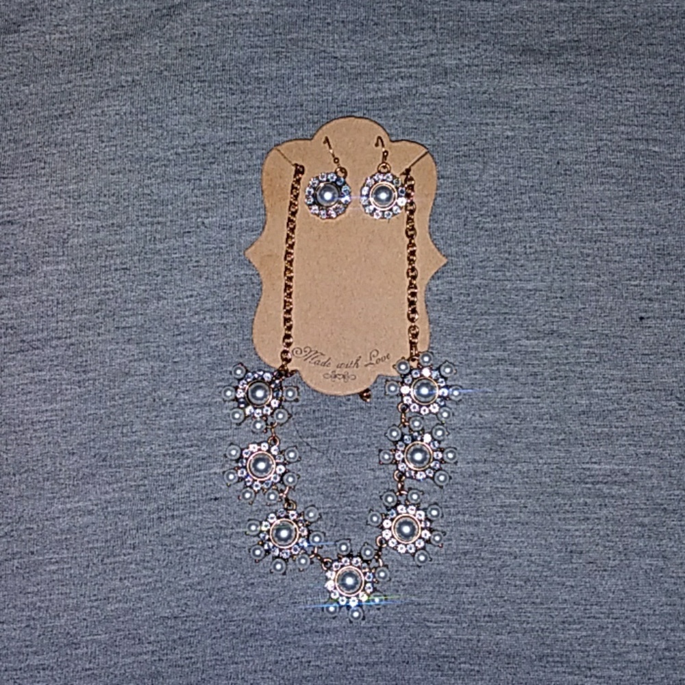Set...light silver pearl flowers & earrings.
